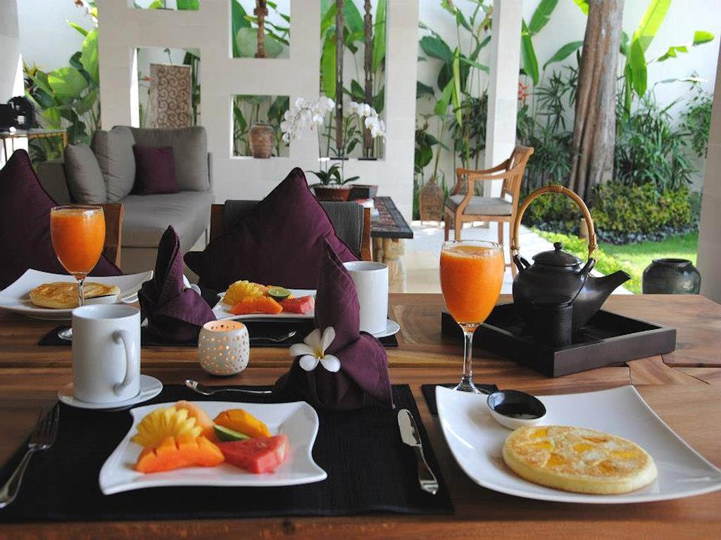 Villa Bali Asri Batubelig Seminyak Rum bild