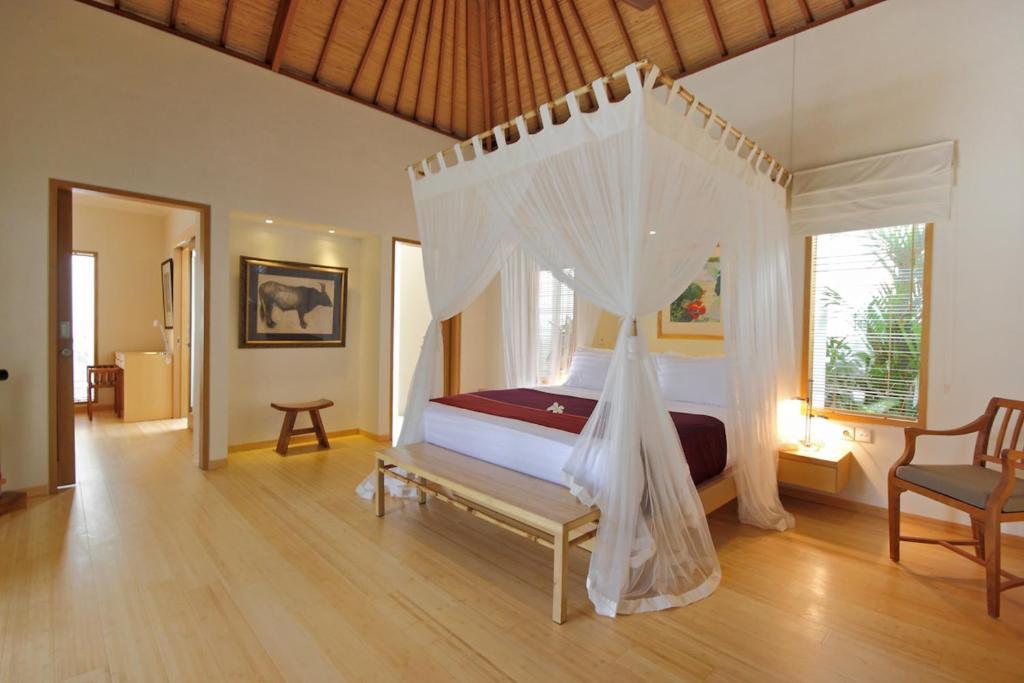 Villa Bali Asri Batubelig Seminyak Rum bild